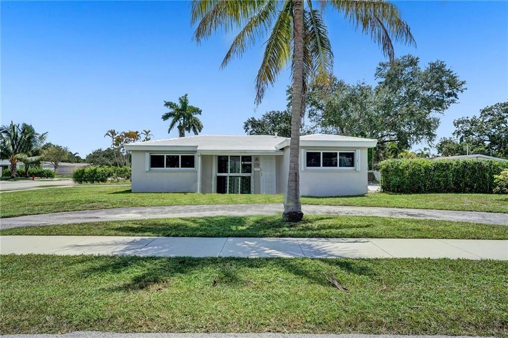 Photo of 1900 SW 33rd Ave Ave, Fort Lauderdale, FL 33312 (MLS # F10345366)