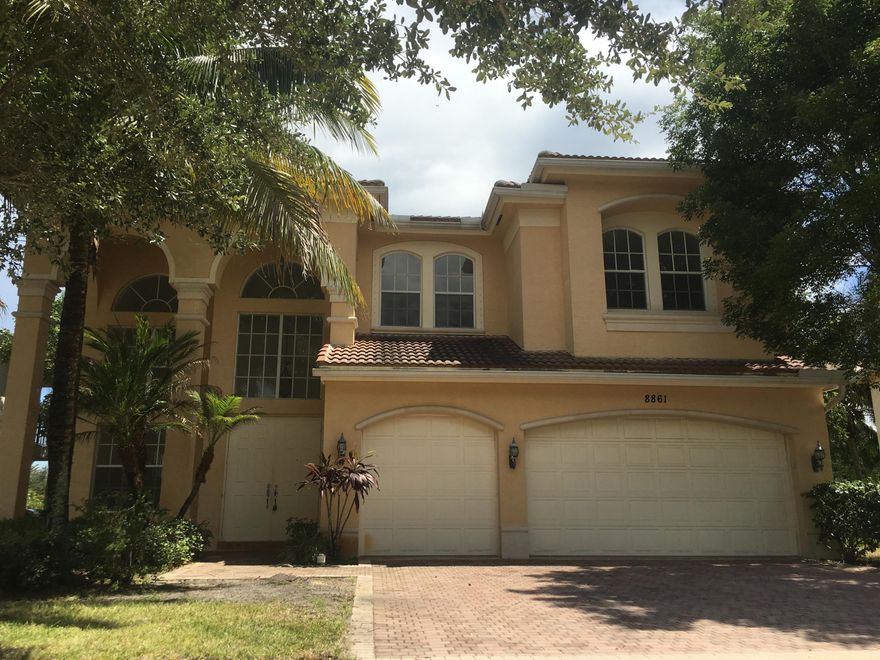 Come see this Large Estate Home in the desirable Canyon Isle's. This ''Cascade Model'' has a lot to offer. Large Master Suite with a bright sitting room,  Lovely Marble Master Bath with a Jacuzzi tub, his and her vanities. Huge Master closet that no one would object to. Large Kitchen with Granite and a double oven. Lovely serene Lake View Lot with Plenty Room for a pool. There's a bedroom downstairs that can be either a guest room, in-laws suite or an office.