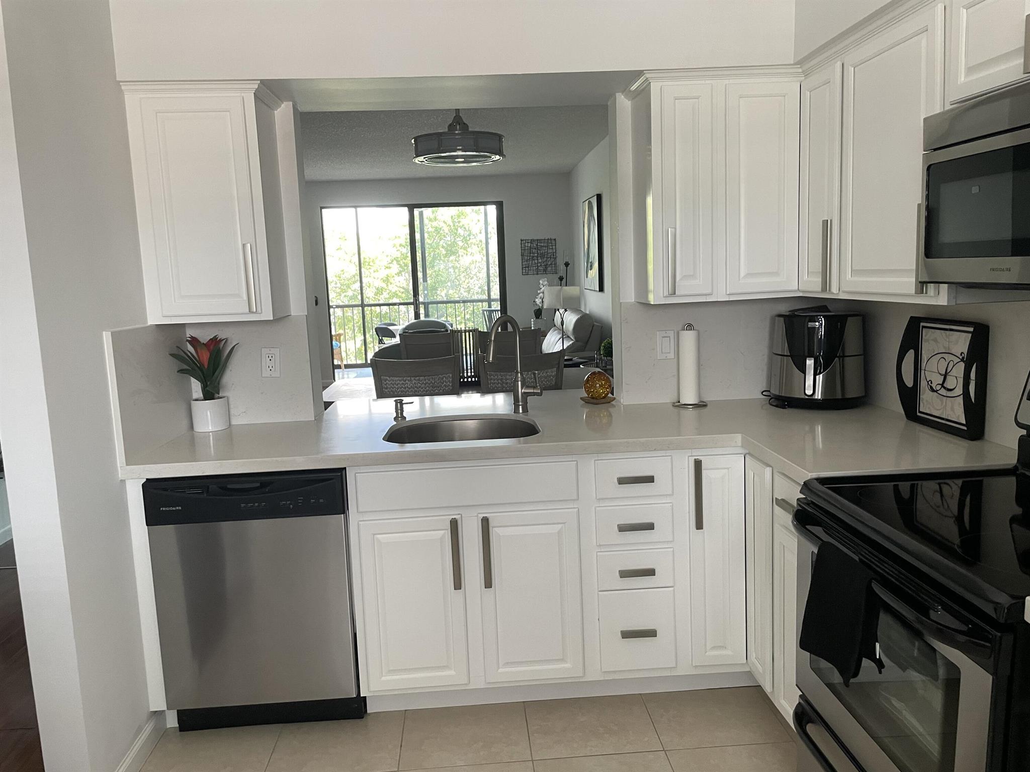 HUNTINGTON POINTE - Residential