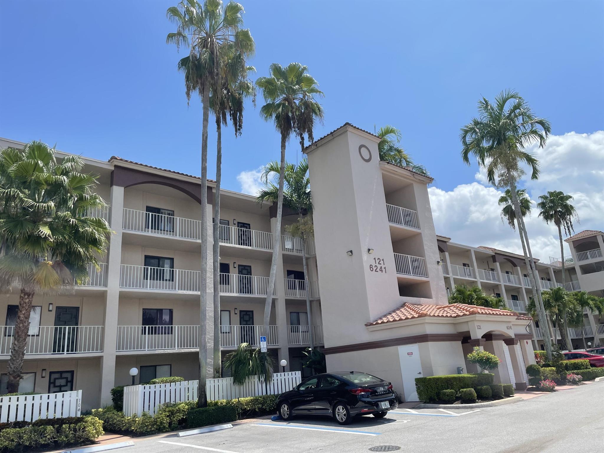 HUNTINGTON POINTE - Residential