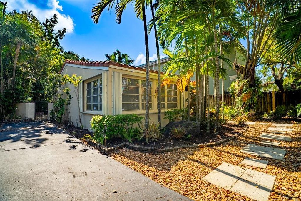 Photo of 1242 SW 4th Avenue, Fort Lauderdale, FL 33315 (MLS # F10435237)