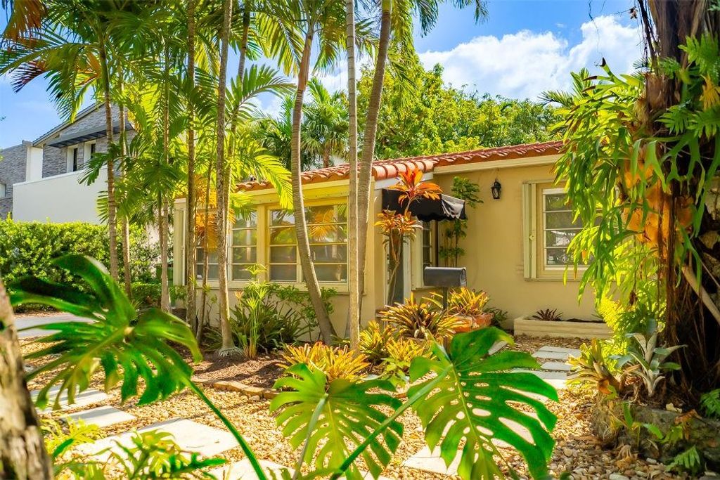 Photo of 1242 SW 4th Avenue, Fort Lauderdale, FL 33315 (MLS # F10435237)