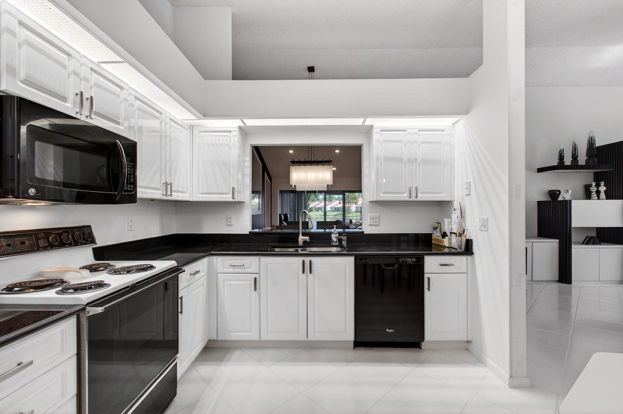 EMERALD POINTE 2 - Residential