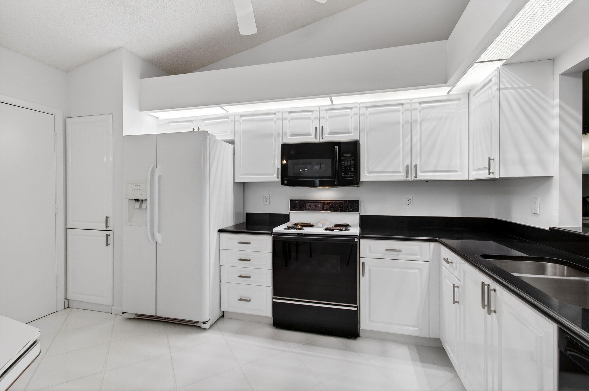 EMERALD POINTE 2 - Residential