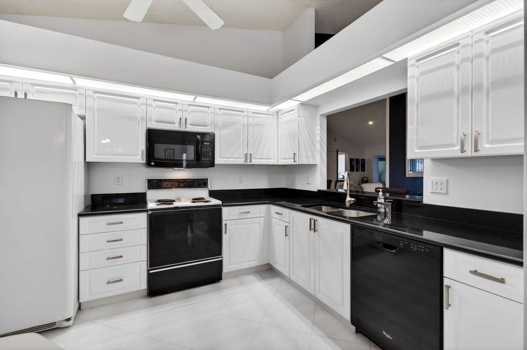 EMERALD POINTE 2 - Residential