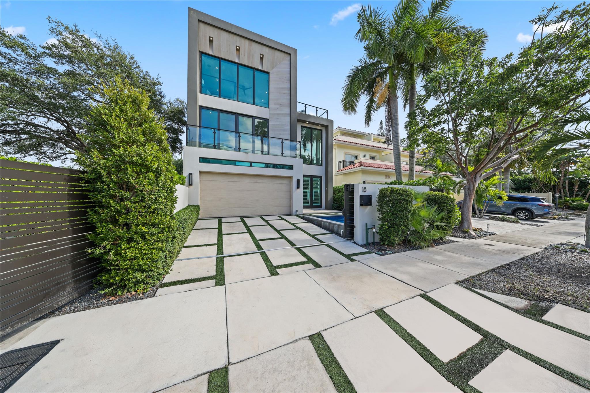 18 SE 11th Ave