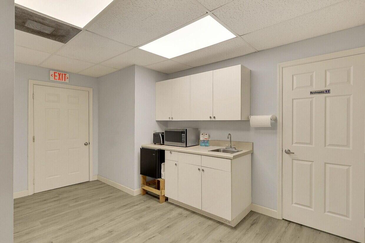 CENTRAL IND PARK NORTH - Commercial Lease