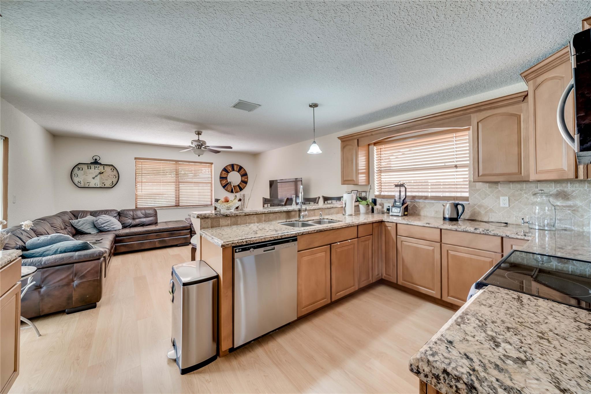 Waverly Hundred 141-40 B - Residential
