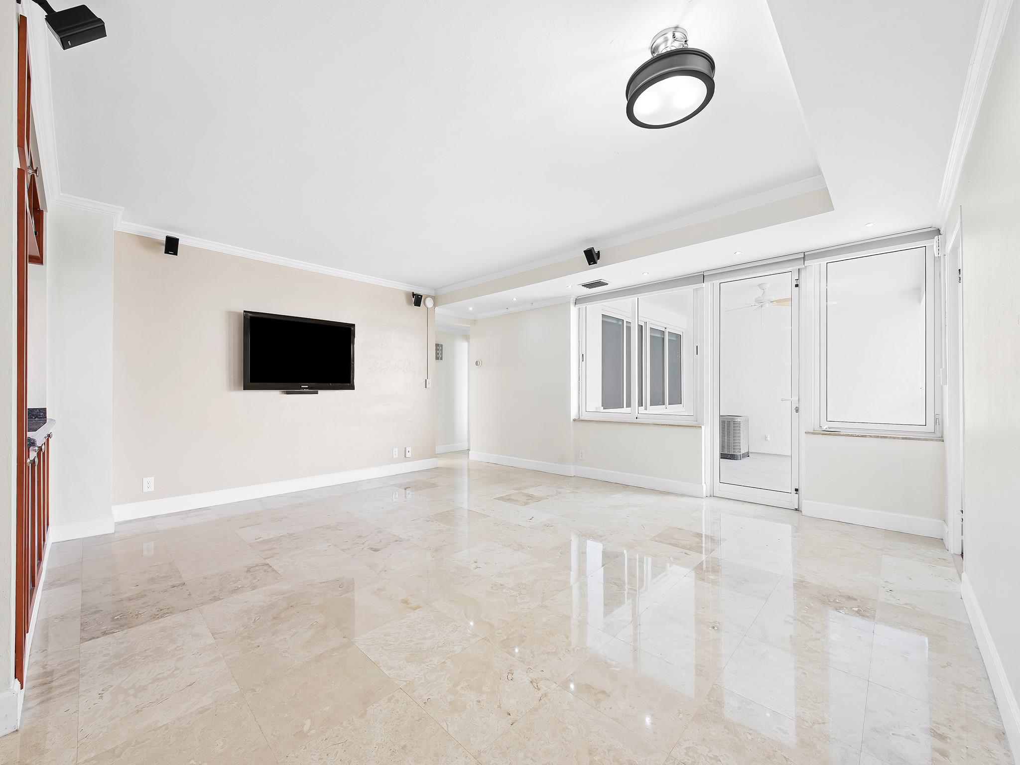 3233 NE 34th St 1712