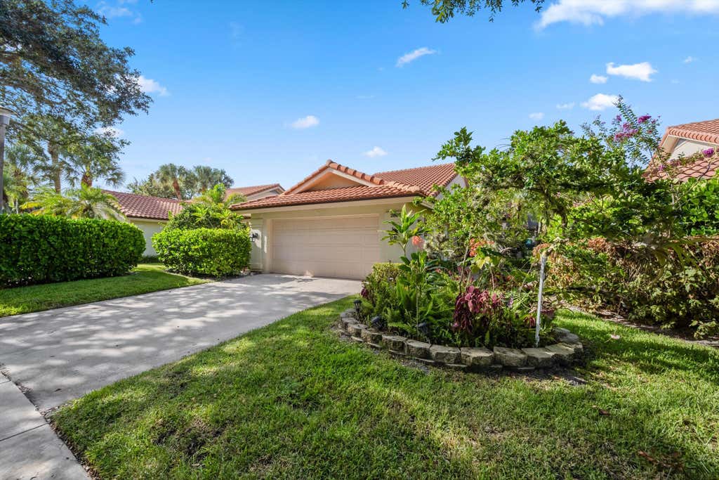 Photo of 2895 FARRAGUT Lane, West Palm Beach, FL 33409 (MLS # B26065911)
