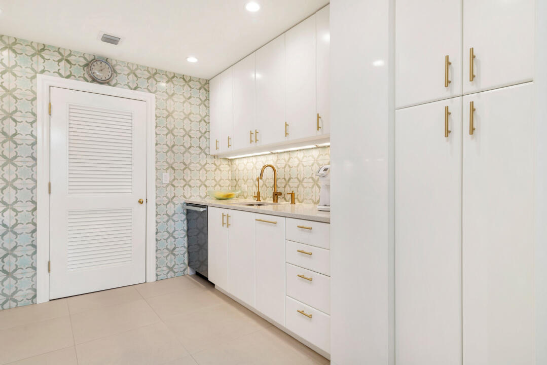 PALM BEACH TOWERS CONDO - Residential