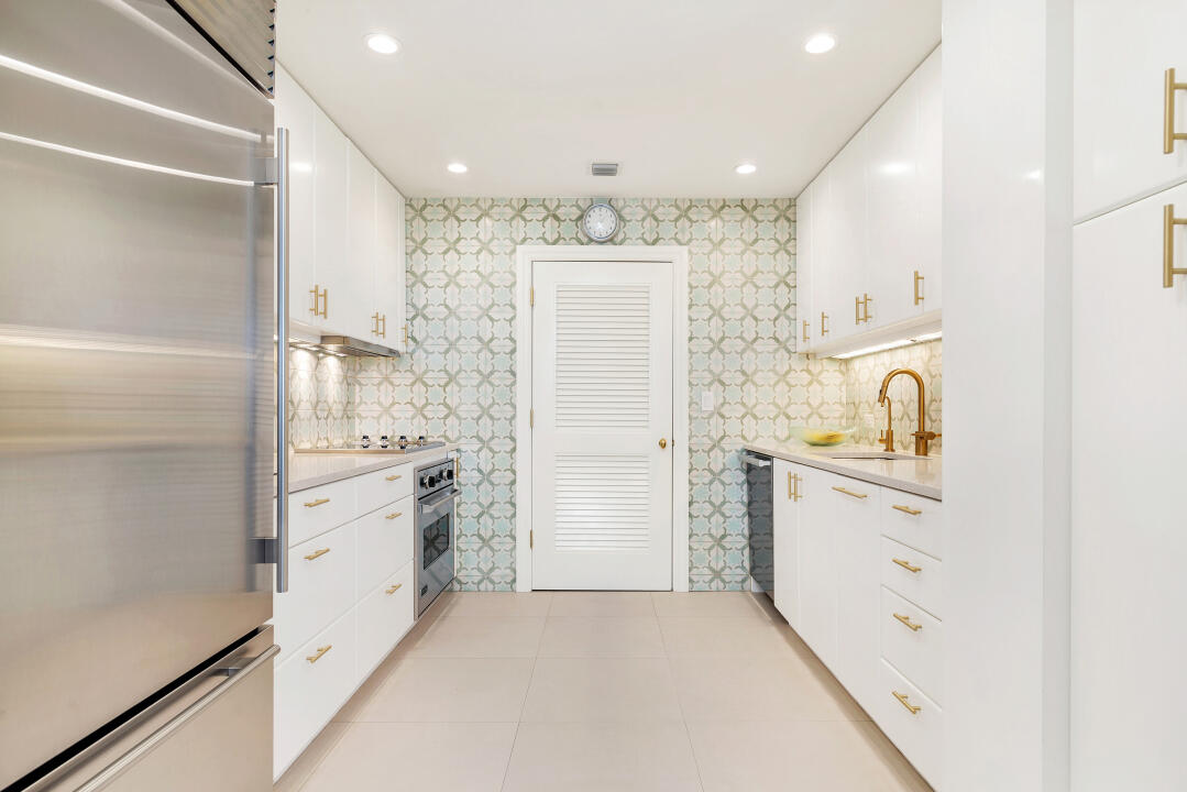 PALM BEACH TOWERS CONDO - Residential