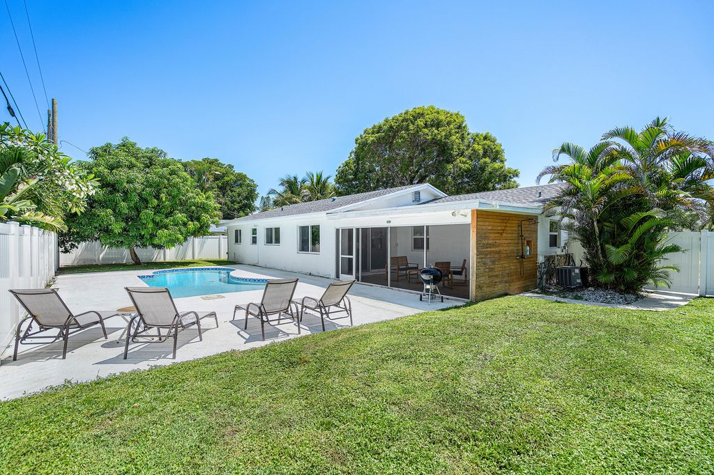 Photo of 541 Ibis Drive, Delray Beach, FL 33444 (MLS # R11012293)