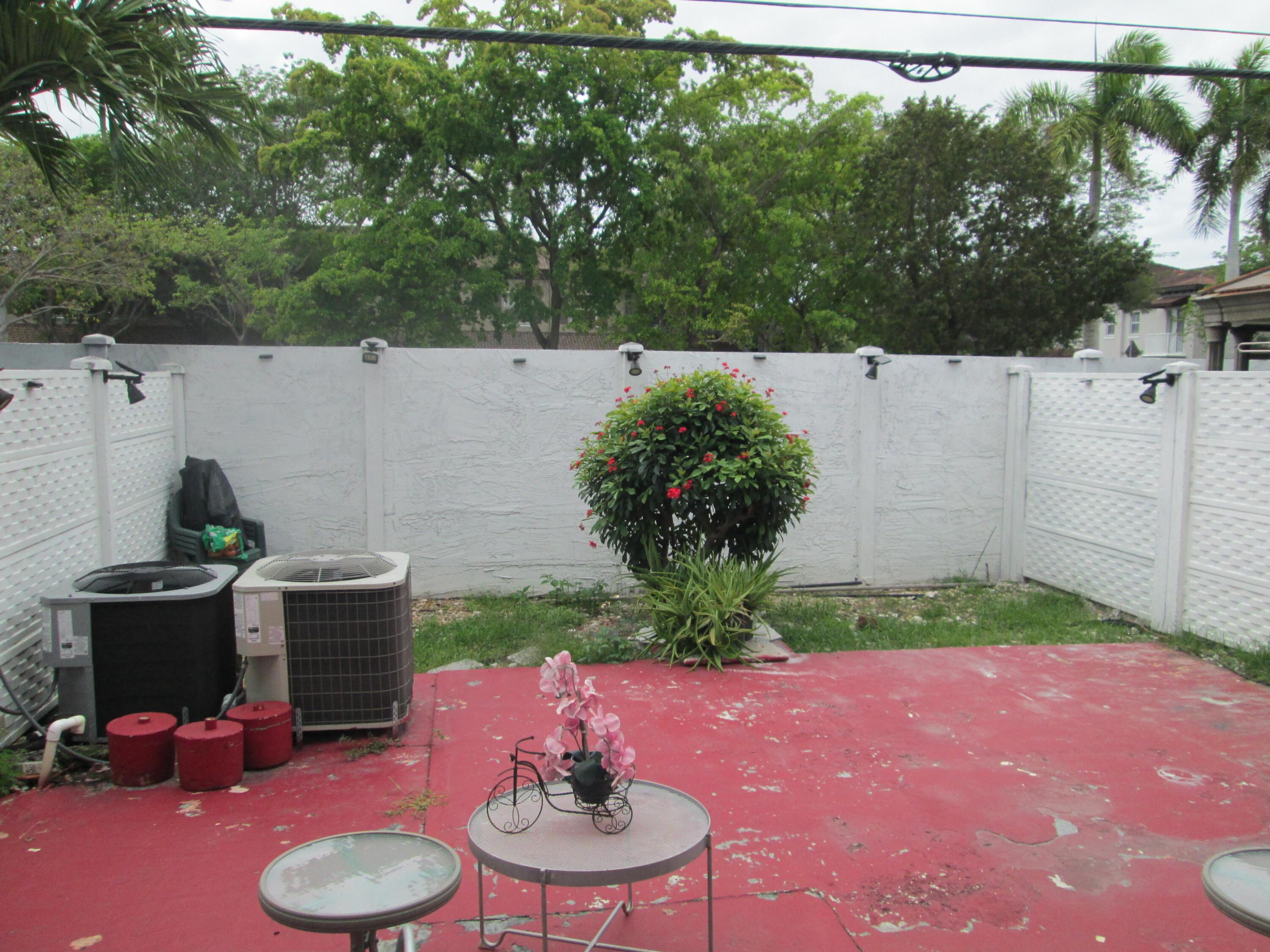 SUNCREST TOWNHOUSE CONDO - Residential