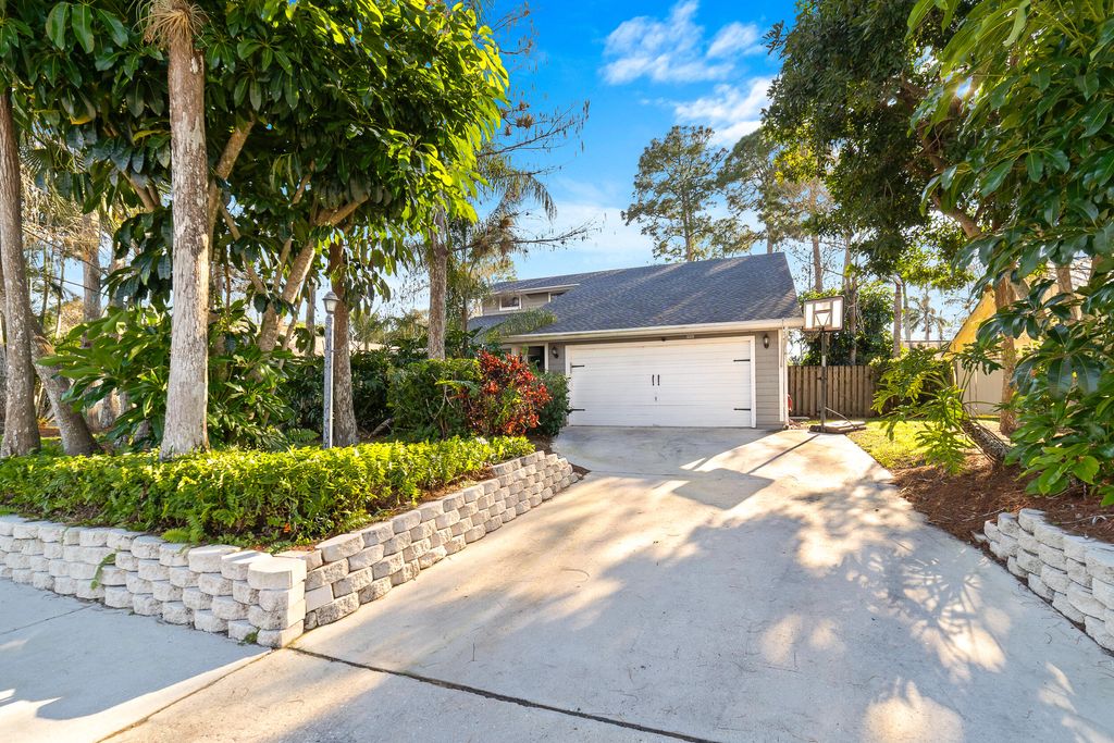 Photo of 1045 Raintree Lane, Wellington, FL 33414 (MLS # R11160978)