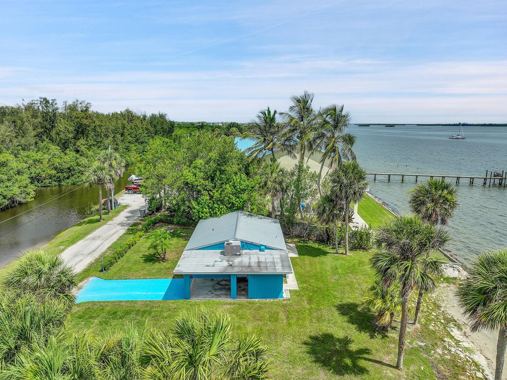 Photo of 9200 44th Avenue, Sebastian, FL 32958 (MLS # R10997034)