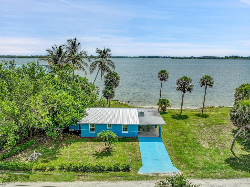 Photo of 9200 44th Avenue, Sebastian, FL 32958 (MLS # R10997034)