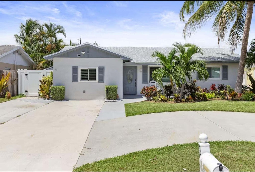 Photo of 337 Balsam Street, Palm Beach Gardens, FL 33410 (MLS # B26030833)