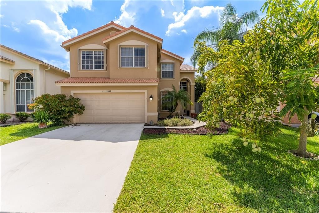 Photo of 7525 W Colony Palm Dr, Boynton Beach, FL 33436 (MLS # F10384033)