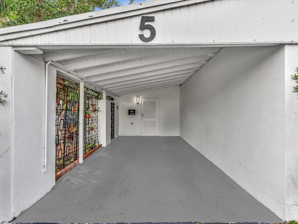 Photo of 5 Middlesex Drive #5, Wilton Manors, FL 33305 (MLS # F10538845)