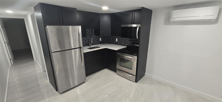 A beautiful, fully renovated unit featuring one bedroom, an open kitchen with a living area, one bathroom with a shower panel, air conditioning, and laundry facilities inside the unit, and one parking spot. ONLY FOR ONE PERSON.
Requirements: First and security deposit, tenant screening, and proof of income.