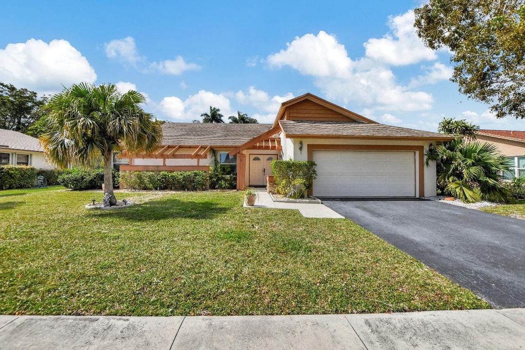 Photo of 20870 Sugarloaf Lane, Boca Raton, FL 33428 (MLS # R10960308)