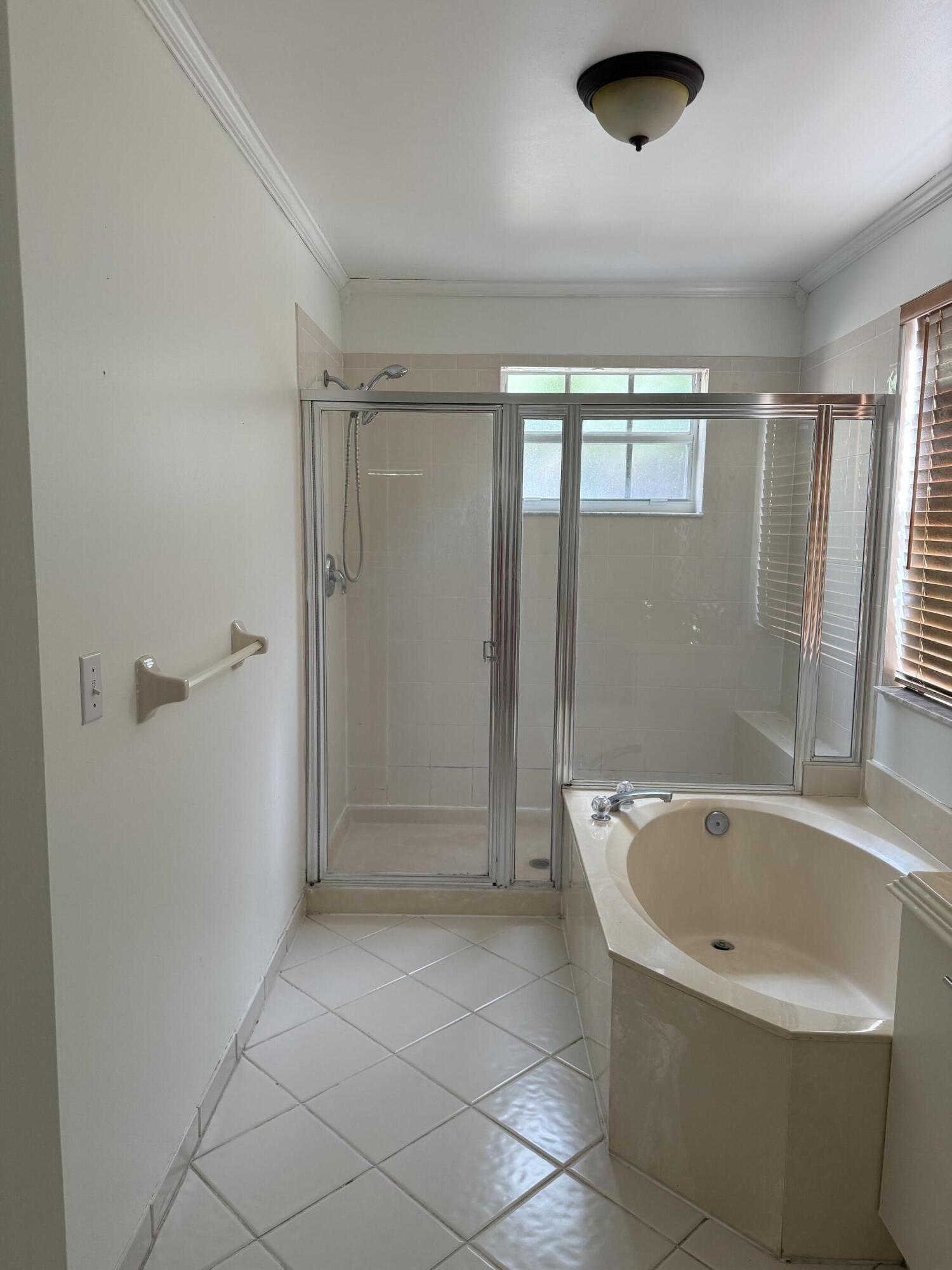 OLYMPIA 1 - Residential Lease