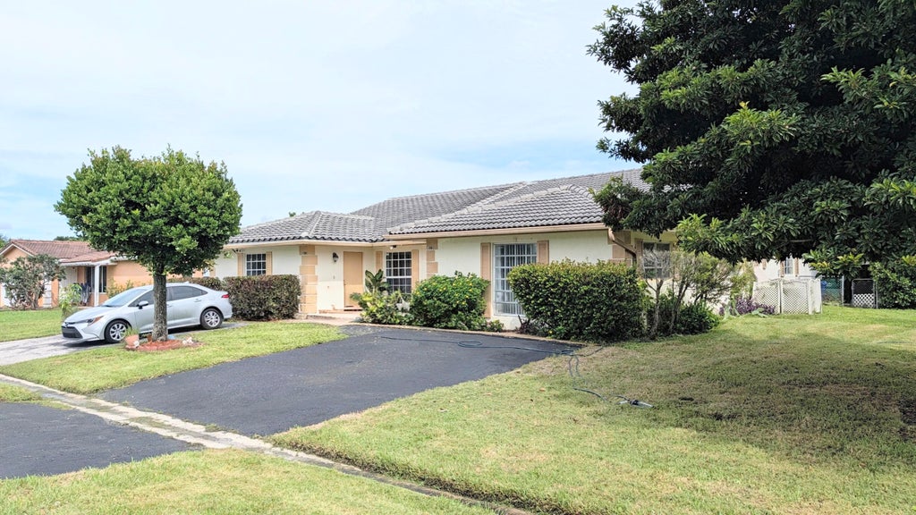 Photo of 11001 NW 44TH Street #EAST, Coral Springs, FL 33065 (MLS # B26080440)