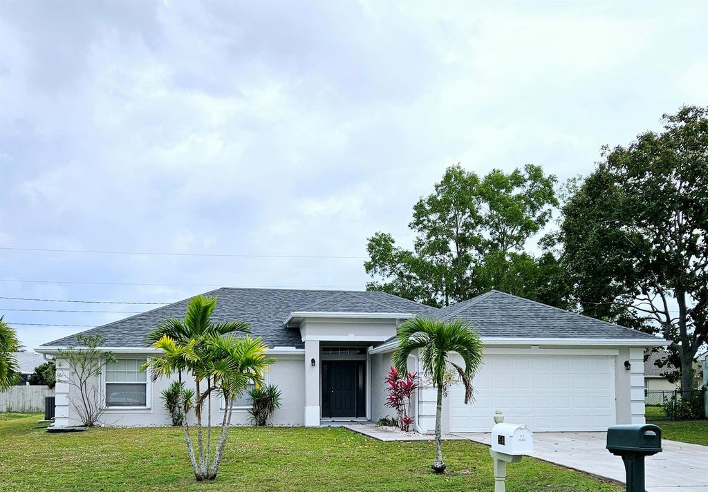Photo of 2543 SE West Blackwell Drive, Port Saint Lucie, FL 34952 (MLS # R10965120)