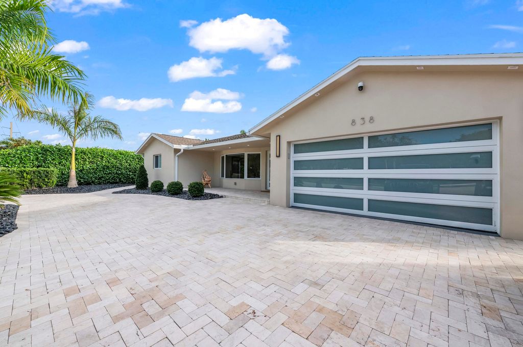 Photo of 838 W Palmetto Park Road, Boca Raton, FL 33486 (MLS # R11157766)