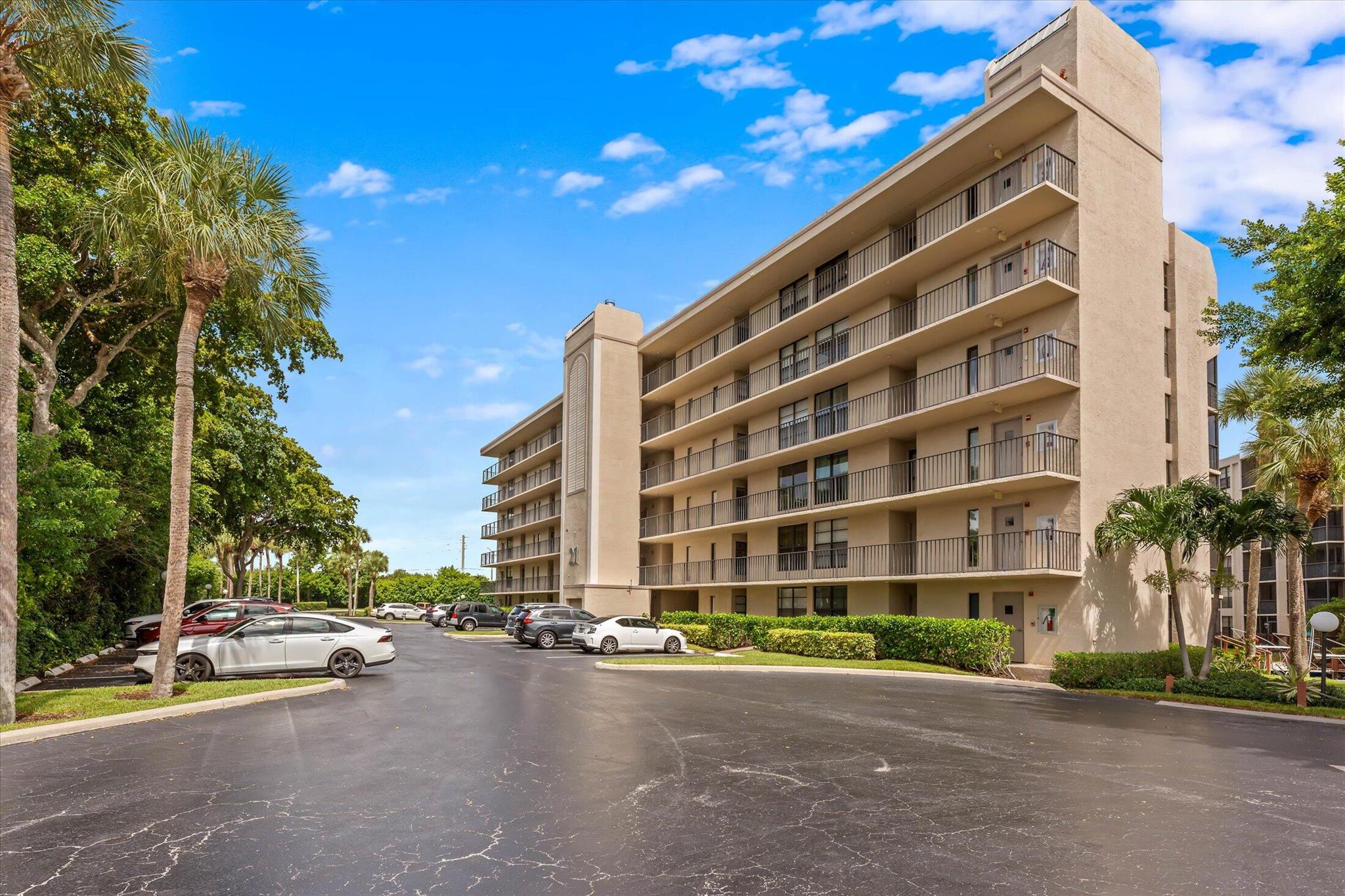 21 Royal Palm Way 105