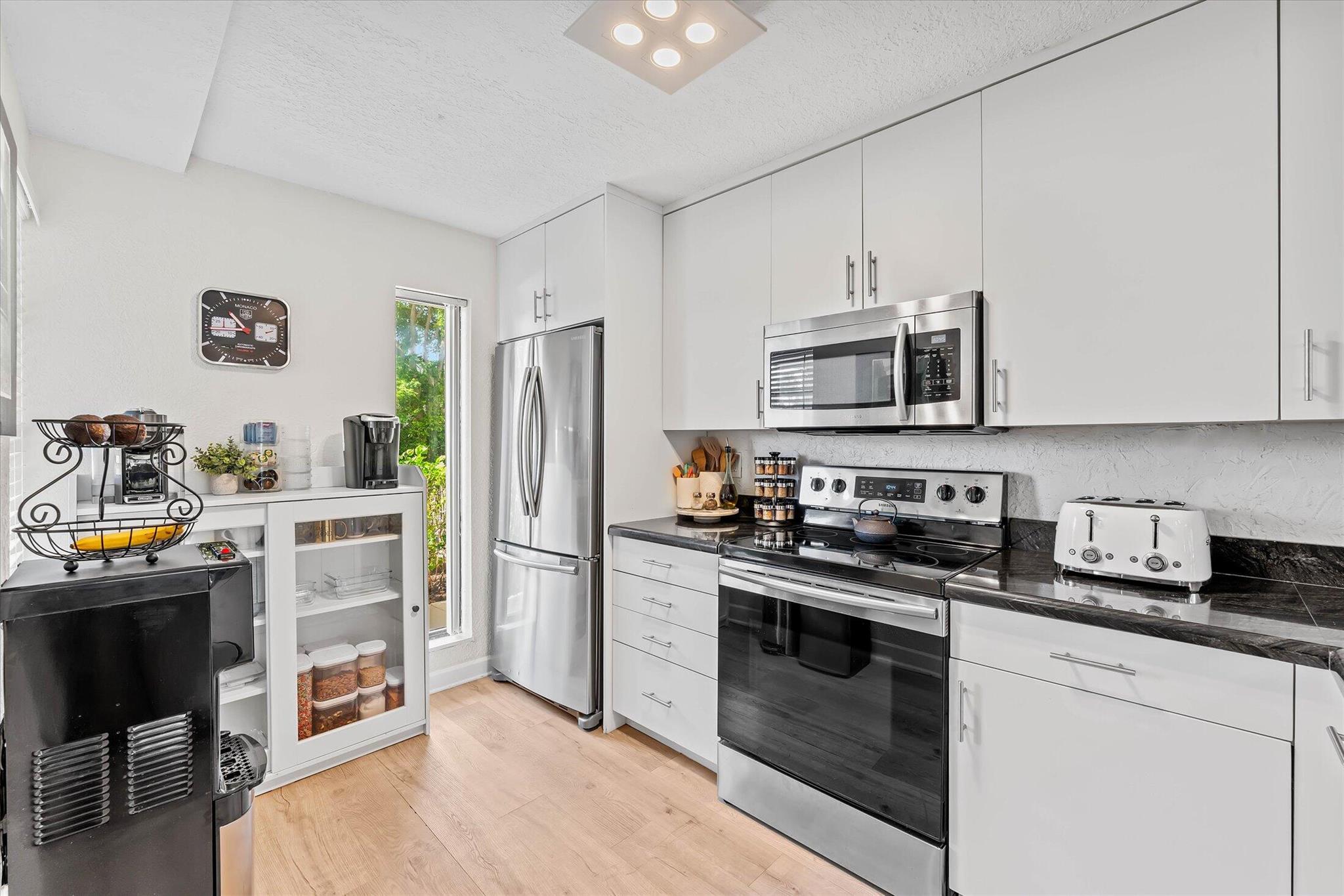21 Royal Palm Way 105