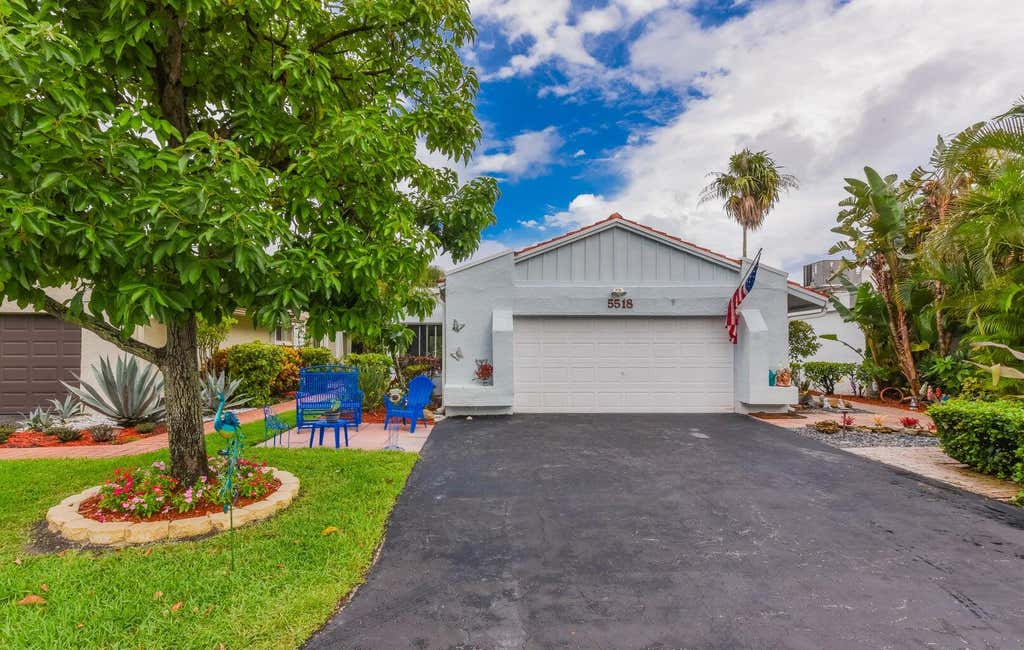 Photo of 5518 Ainsley Court, Boynton Beach, FL 33437 (MLS # B26052757)