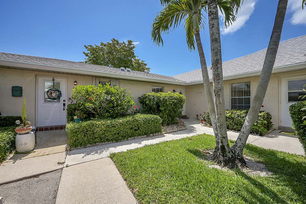 Photo of 401 Bennington Lane #B, Lake Worth, FL 33467 (MLS # R10993986)