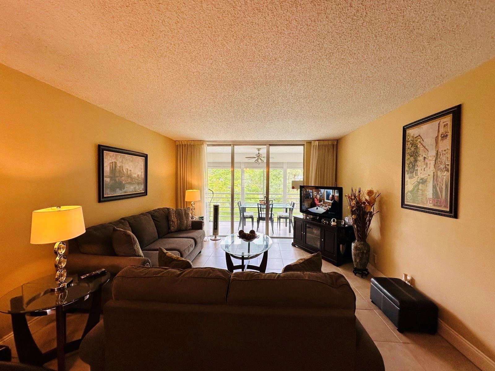 3099 NW 48th Ave 253, Lauderdale Lakes, FL, 33313/$140,000 2 3099 NW 48th Ave 253