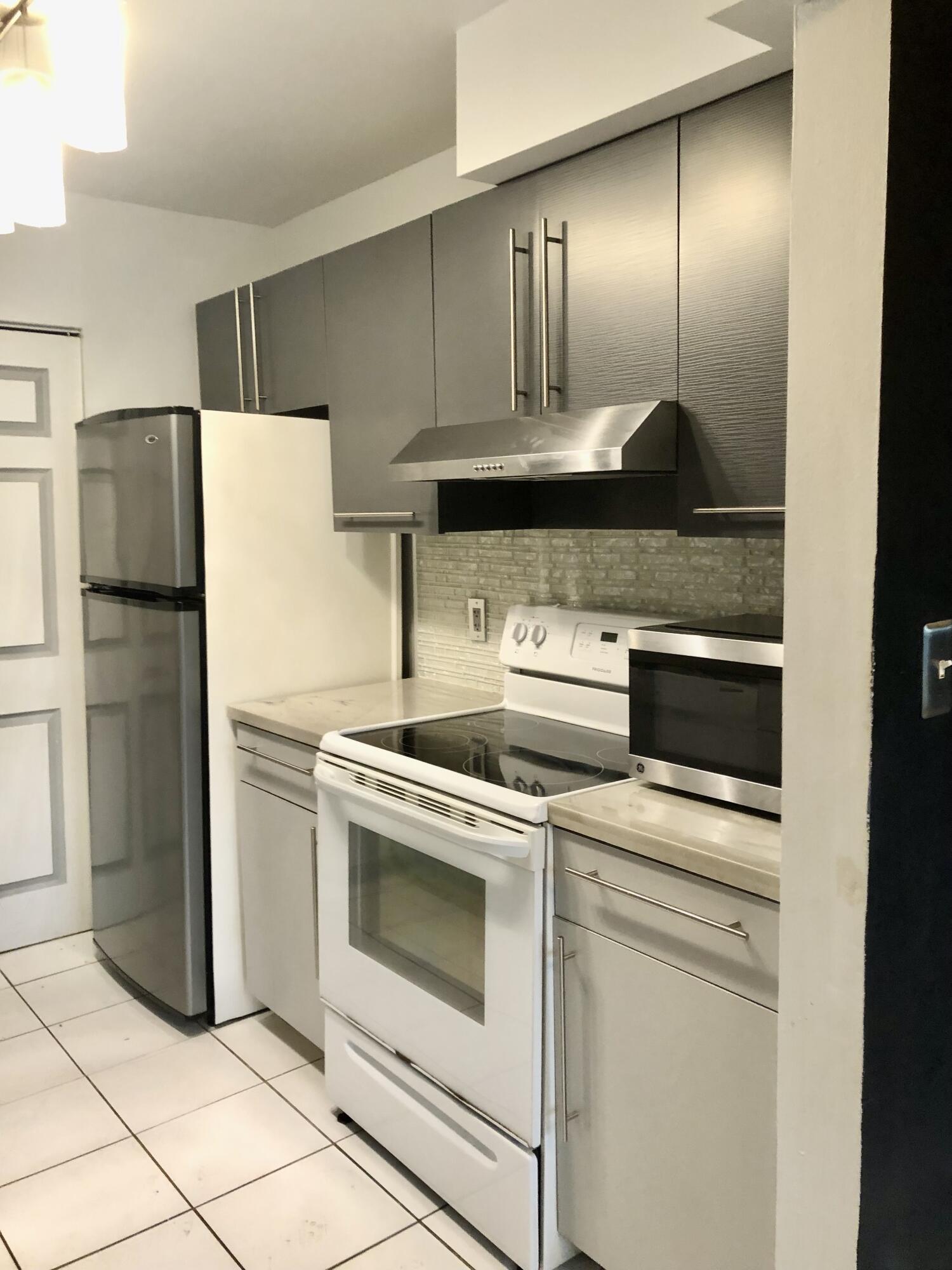 PALM VILLAGE CLUB CONDO - Residential