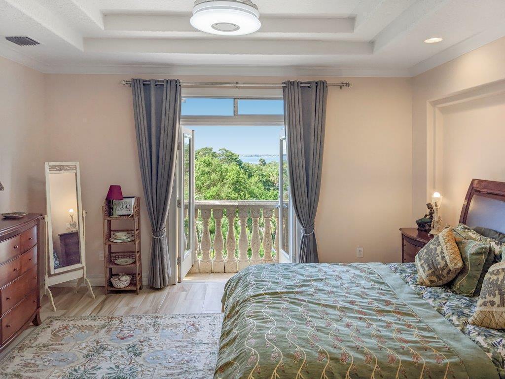 A PLAT OF BEACH HOUSE ESTATES - Residential
