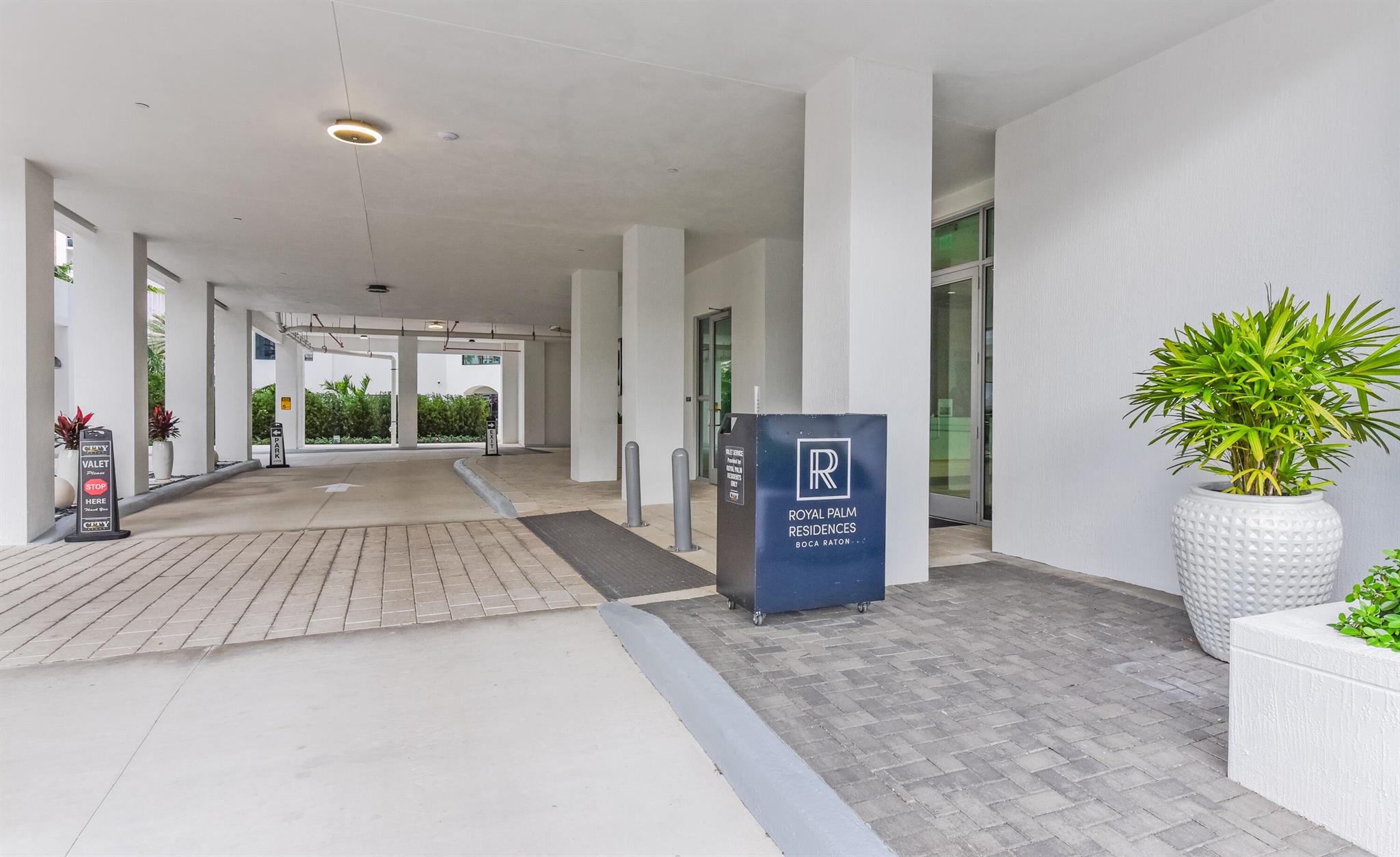 ROYAL PALM RESIDENCES CON - Residential Lease