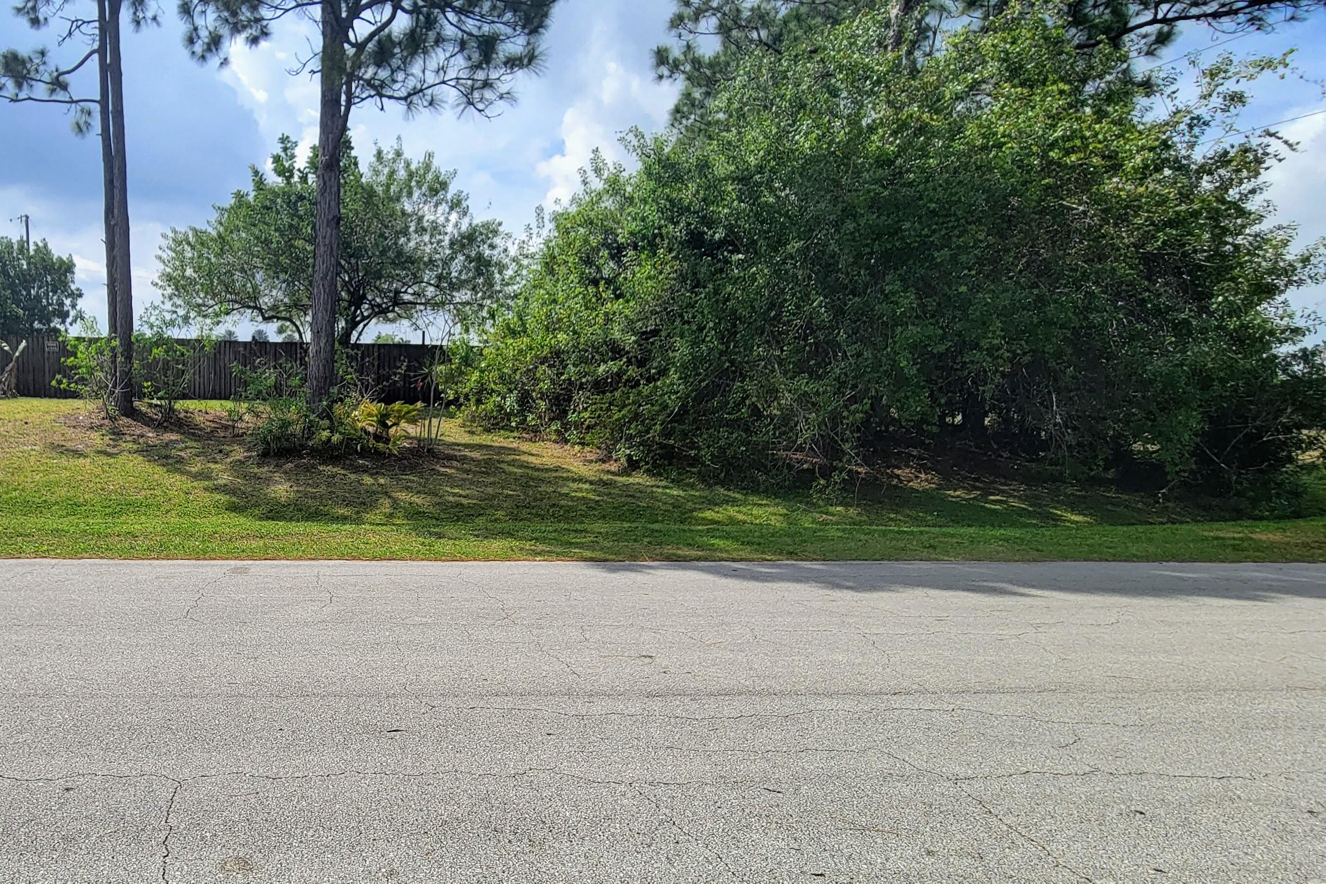PORT ST LUCIE SECTION 33 - Land