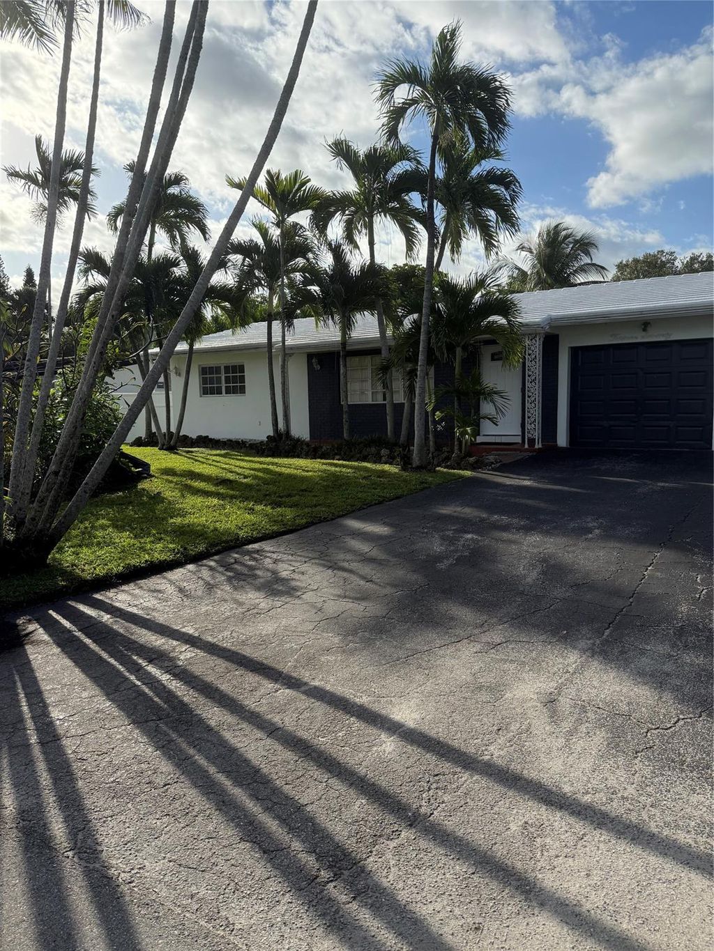 Photo of 1370 SW 32nd St, Fort Lauderdale, FL 33315 (MLS # F10532048)