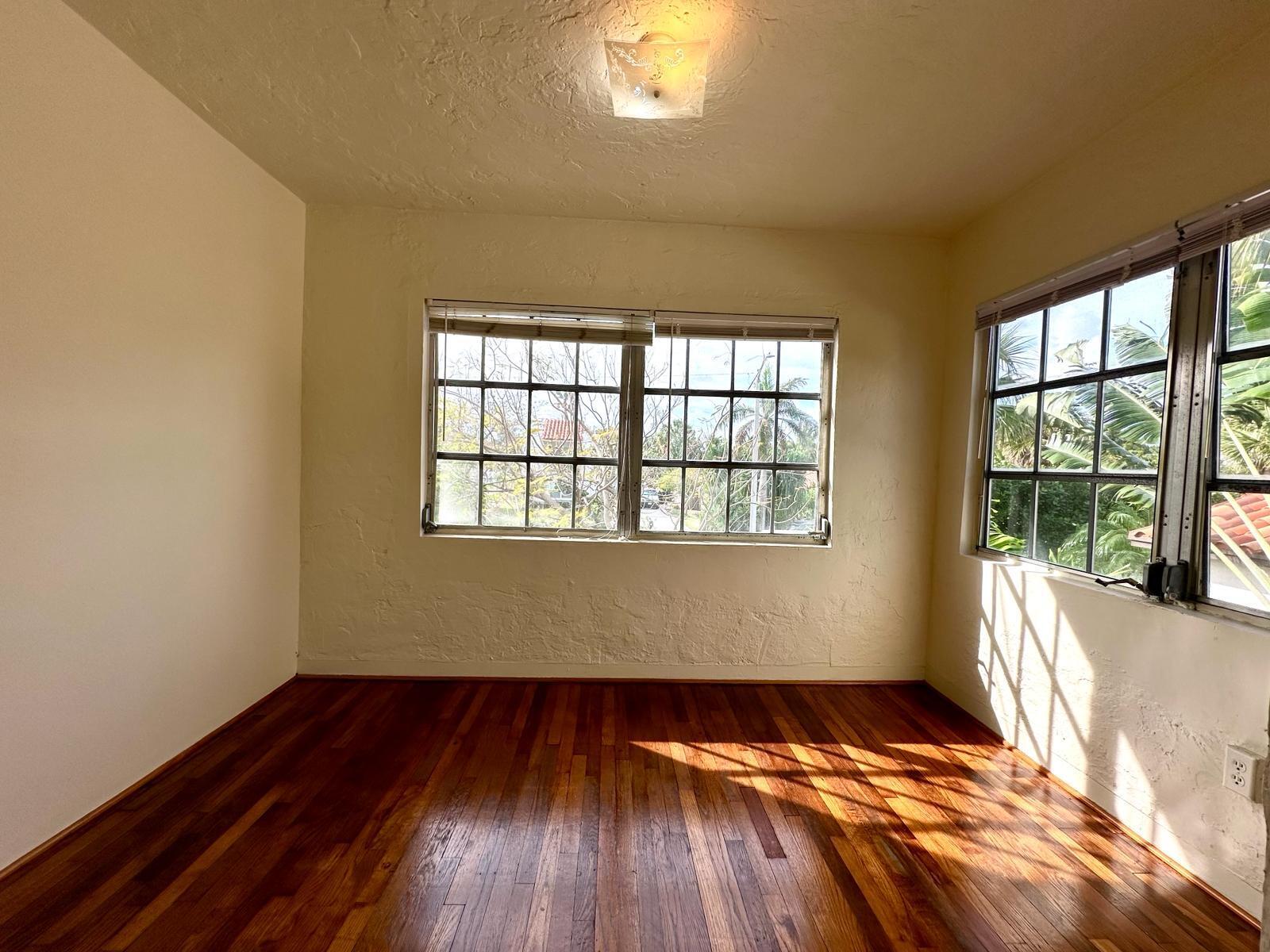 LAKE WORTH TOWN OF - Residential Lease