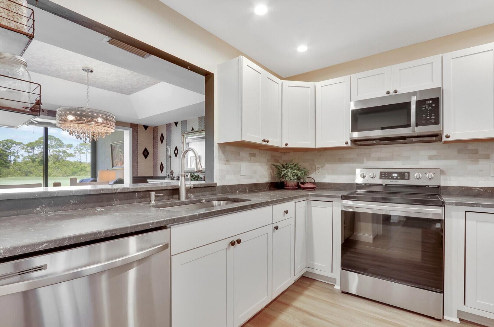 MARINER SANDS - Residential