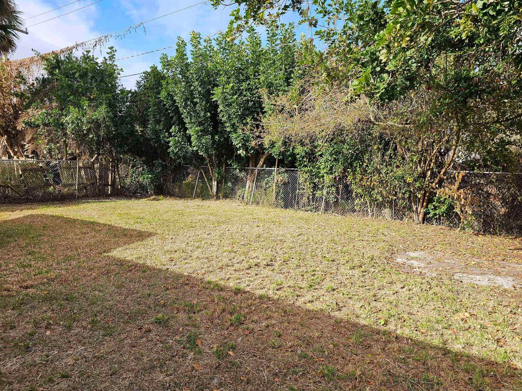 Photo of 1375 26th Avenue SW, Vero Beach, FL 32962 (MLS # R11164505)
