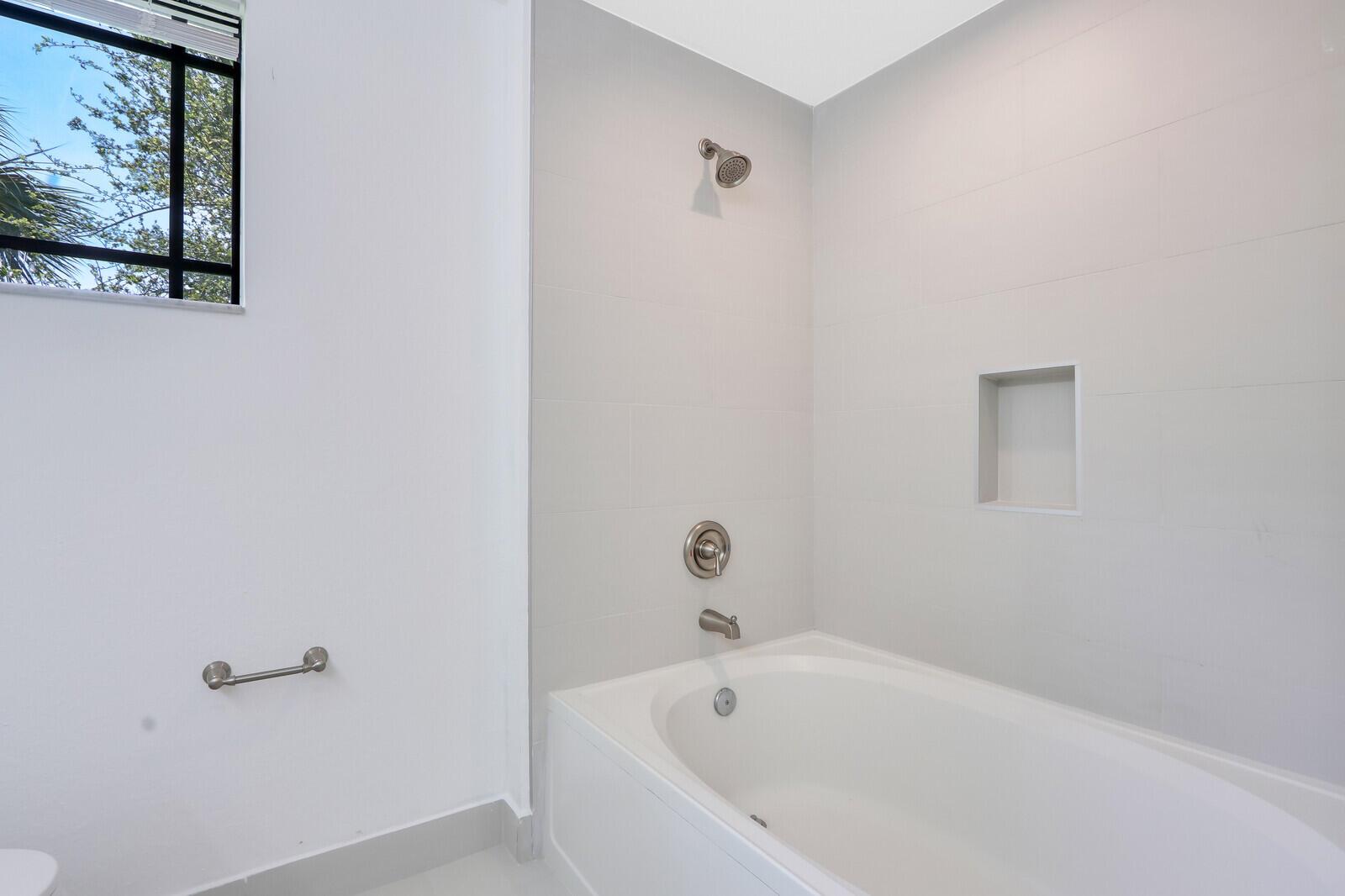 SAN MATERA THE GARDENS CO - Residential Lease