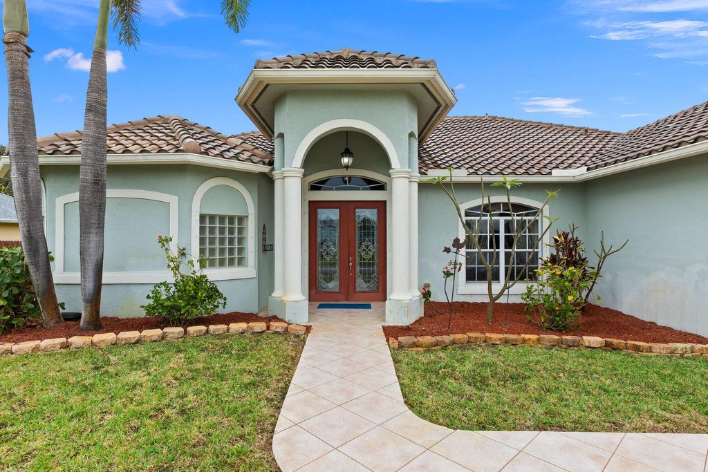 Photo of 833 SW Janette Avenue, Port Saint Lucie, FL 34953 (MLS # R11066250)