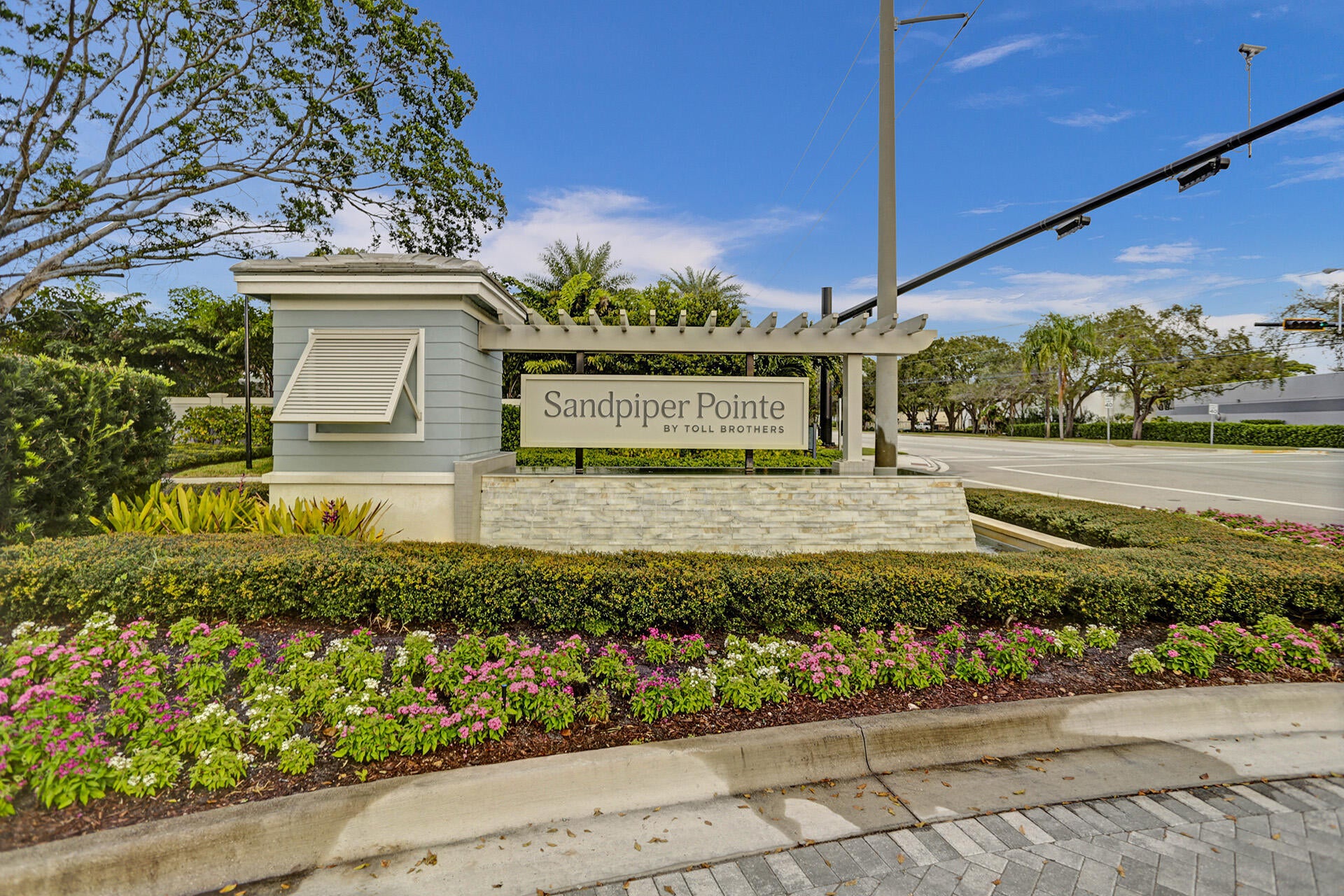585 SANDERLING Circle