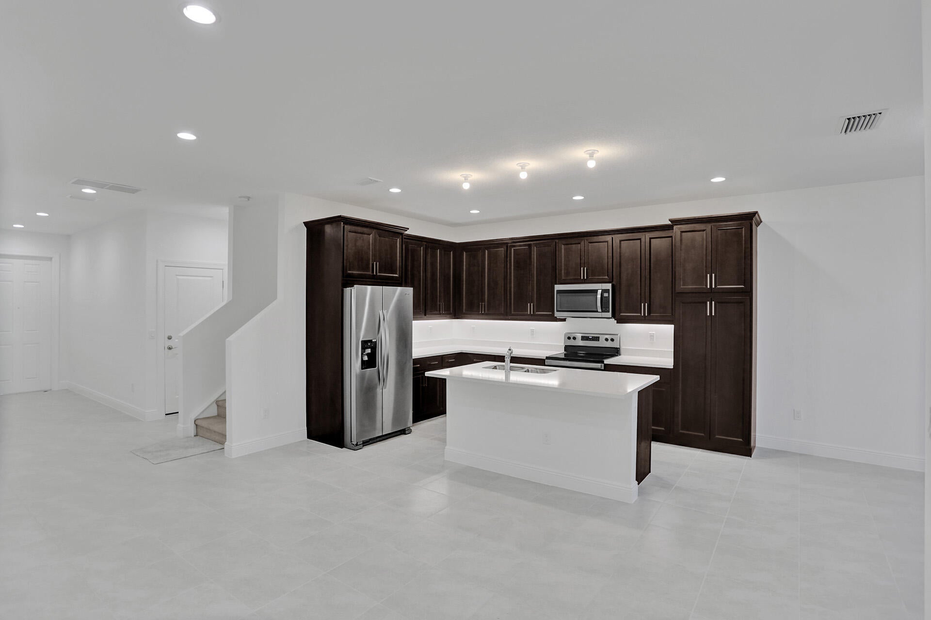 585 SANDERLING Circle
