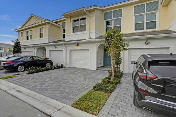 585 SANDERLING CIR, DEERFIELD BEACH, FL 33442 - Image 2db8a28cb6f69054635c50899d749f4e/3187586694
