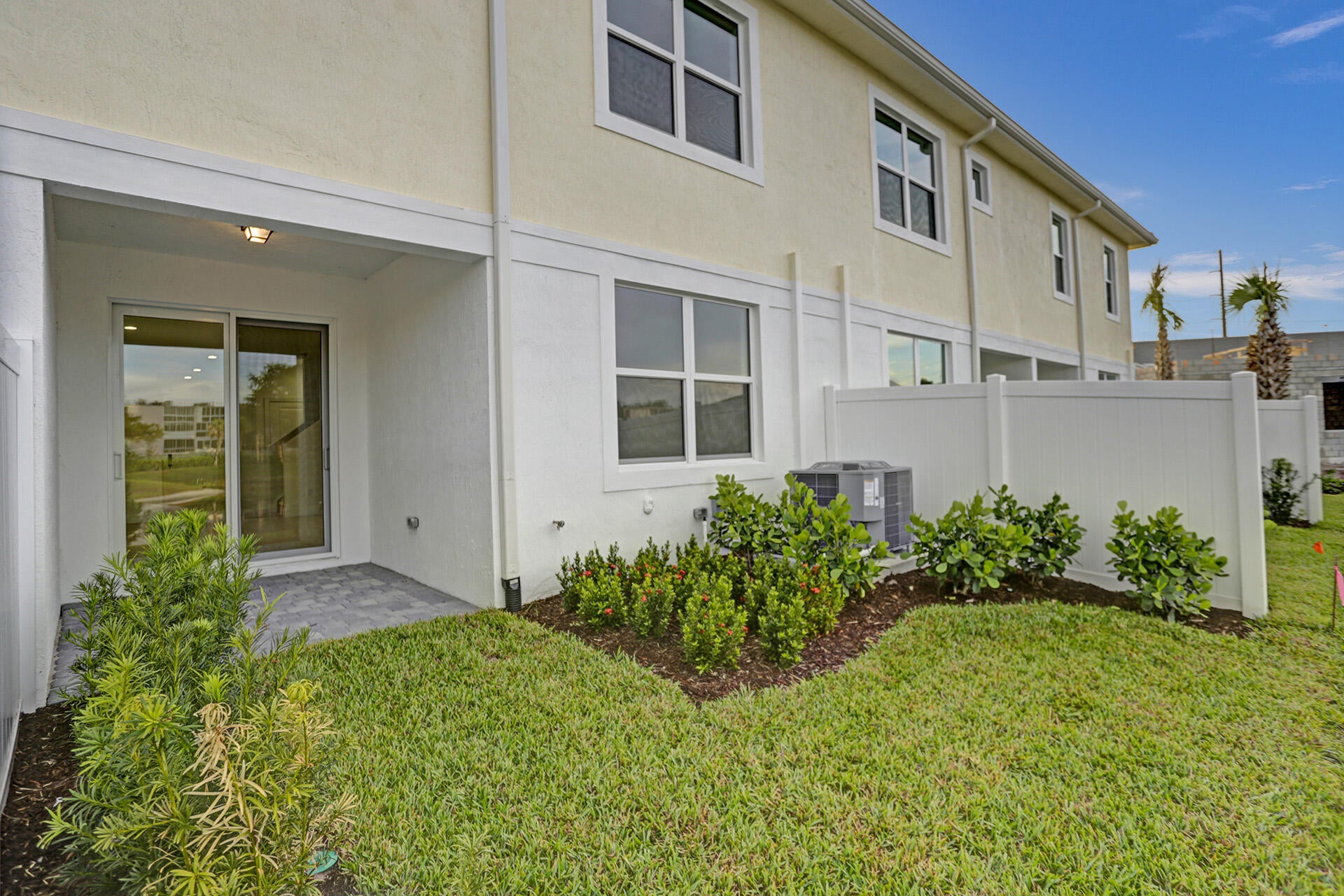 585 SANDERLING Circle