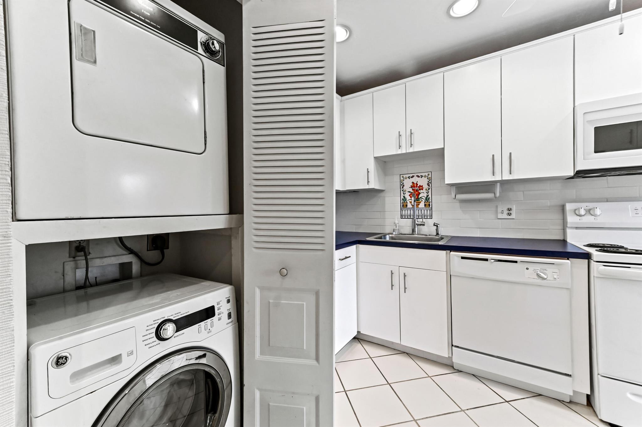 SOUTHPORT AT HUNTERS RUN - Residential